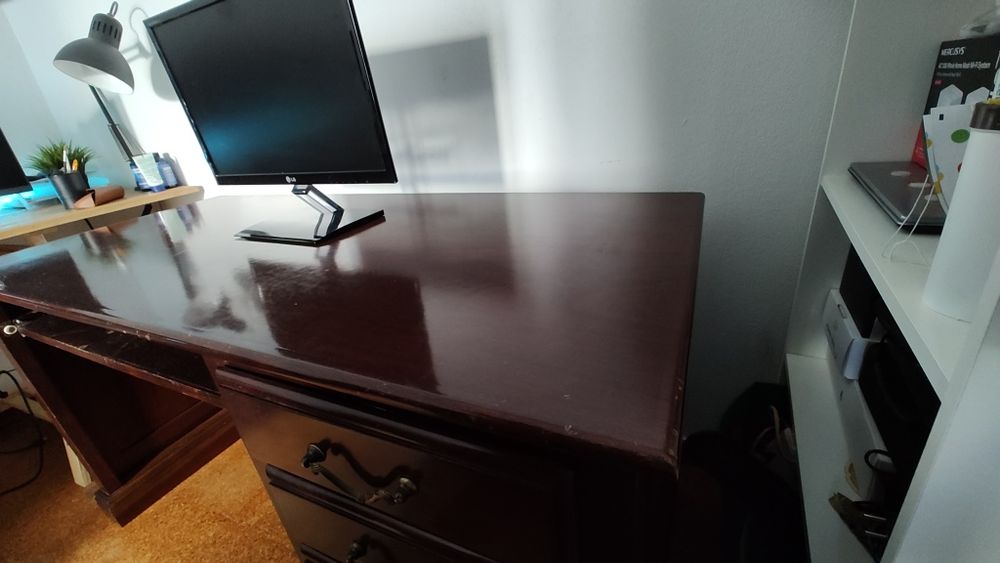 Cama, Mesa de Cabeceira e Secretária em Mogno