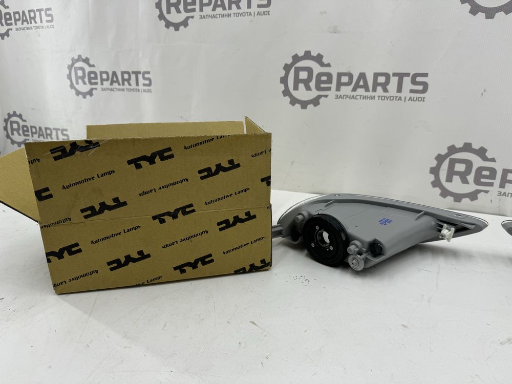 Протитуманна фара нова TYC Toyota Camry 02-04r камри туманка