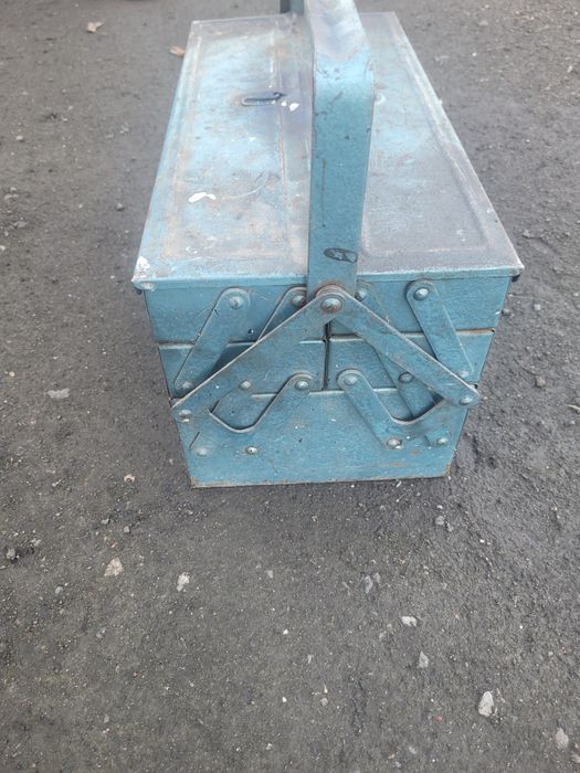 Skrzynka narzędziowa, stan oceniam na dobry