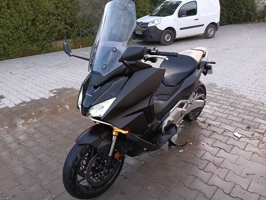 Honda forza 750 como nova