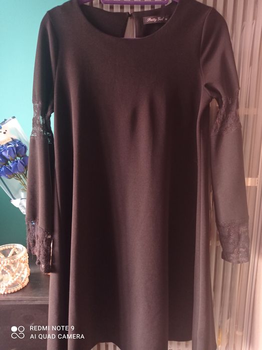 Czarna trapezowa sukienka 38