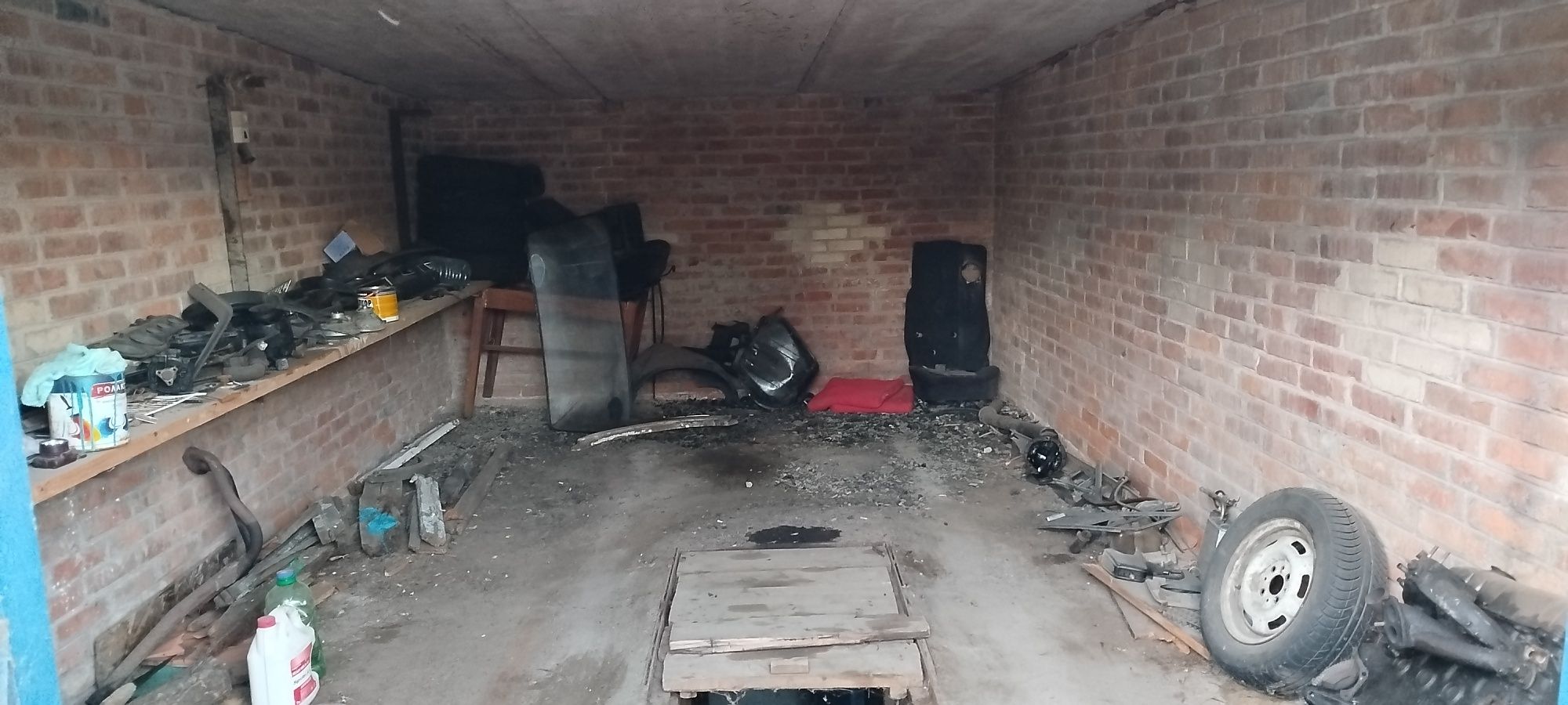 Гараж з документами.