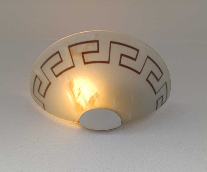 Candeeiro de parede interior em vidro opalino semicircular