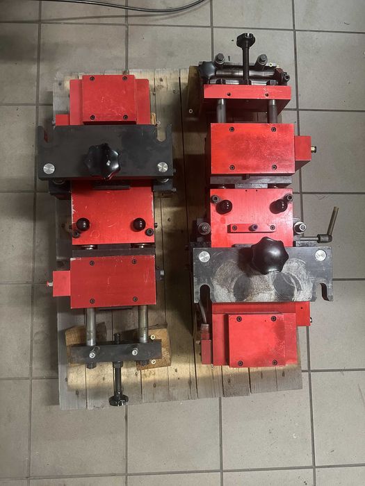 Podajnik pneumatyczny do prasy tandem