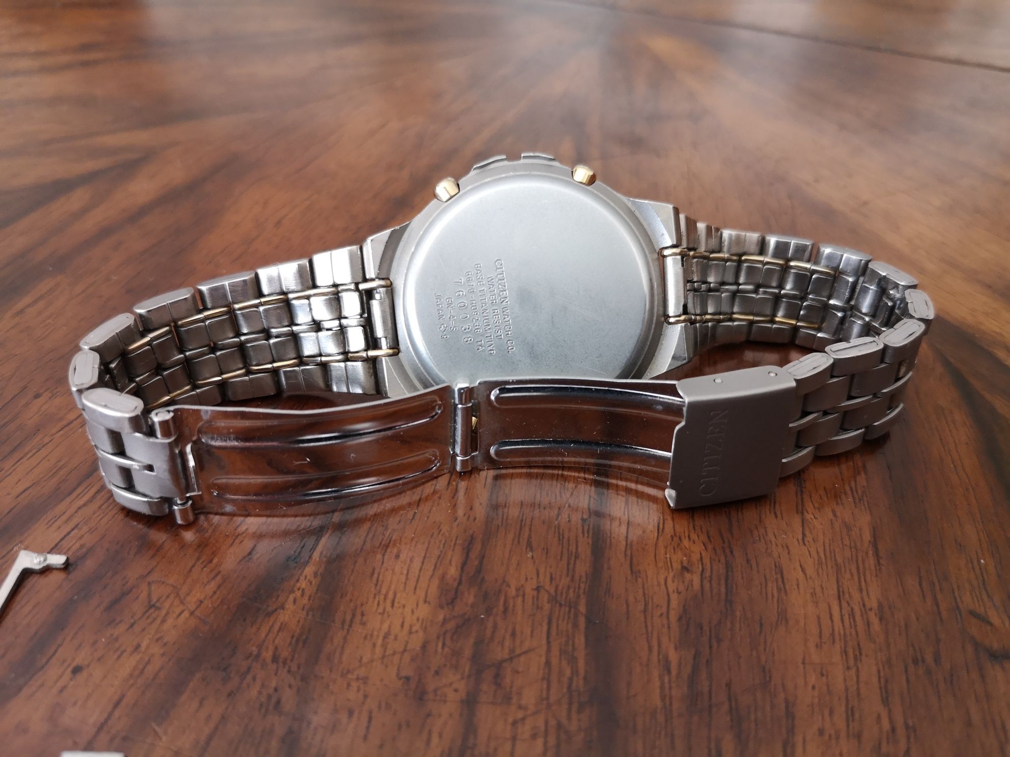 Koperta z bransoletą Citizen 6870-H09238 TA tytanowa.
