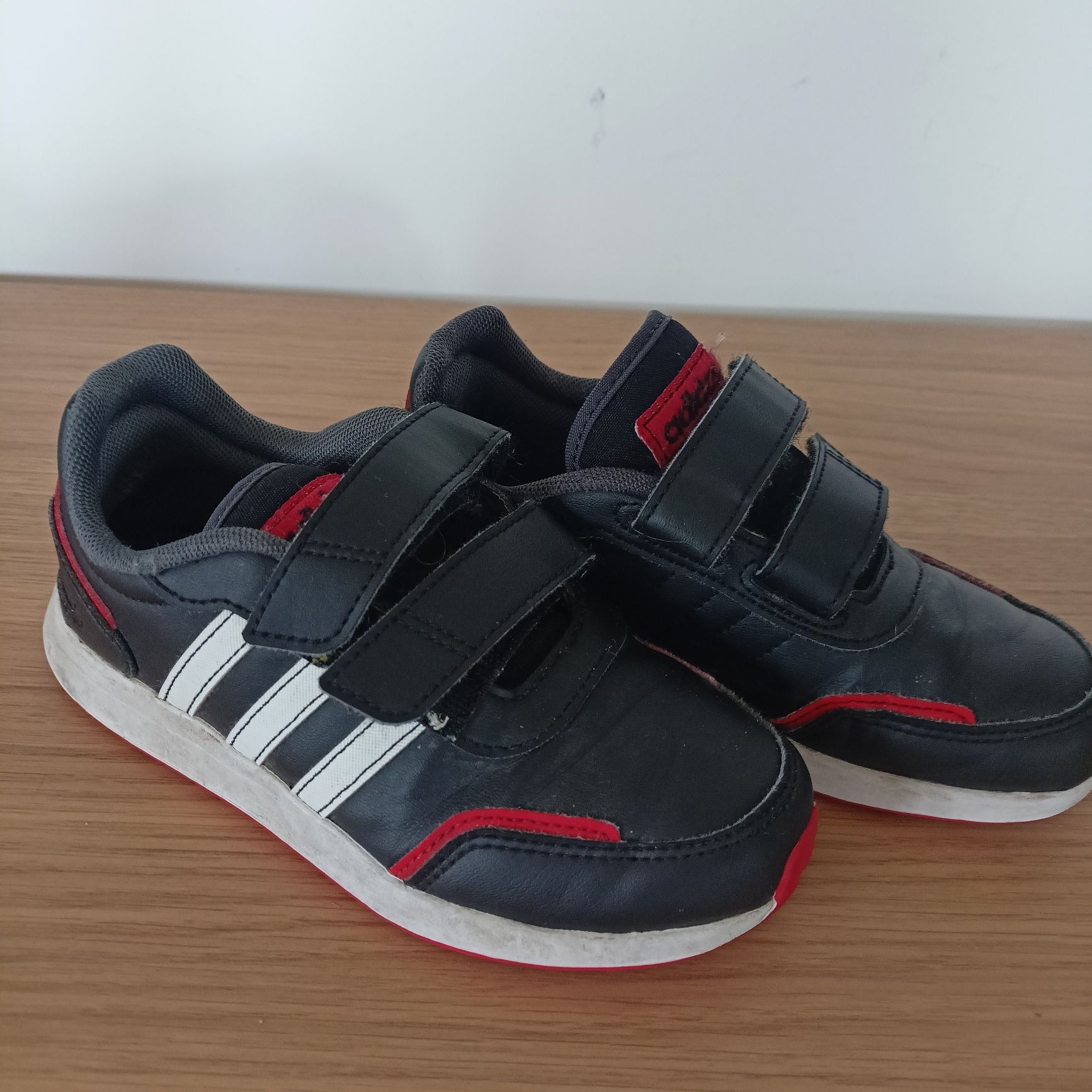 Buty Adidas chłopięce 30