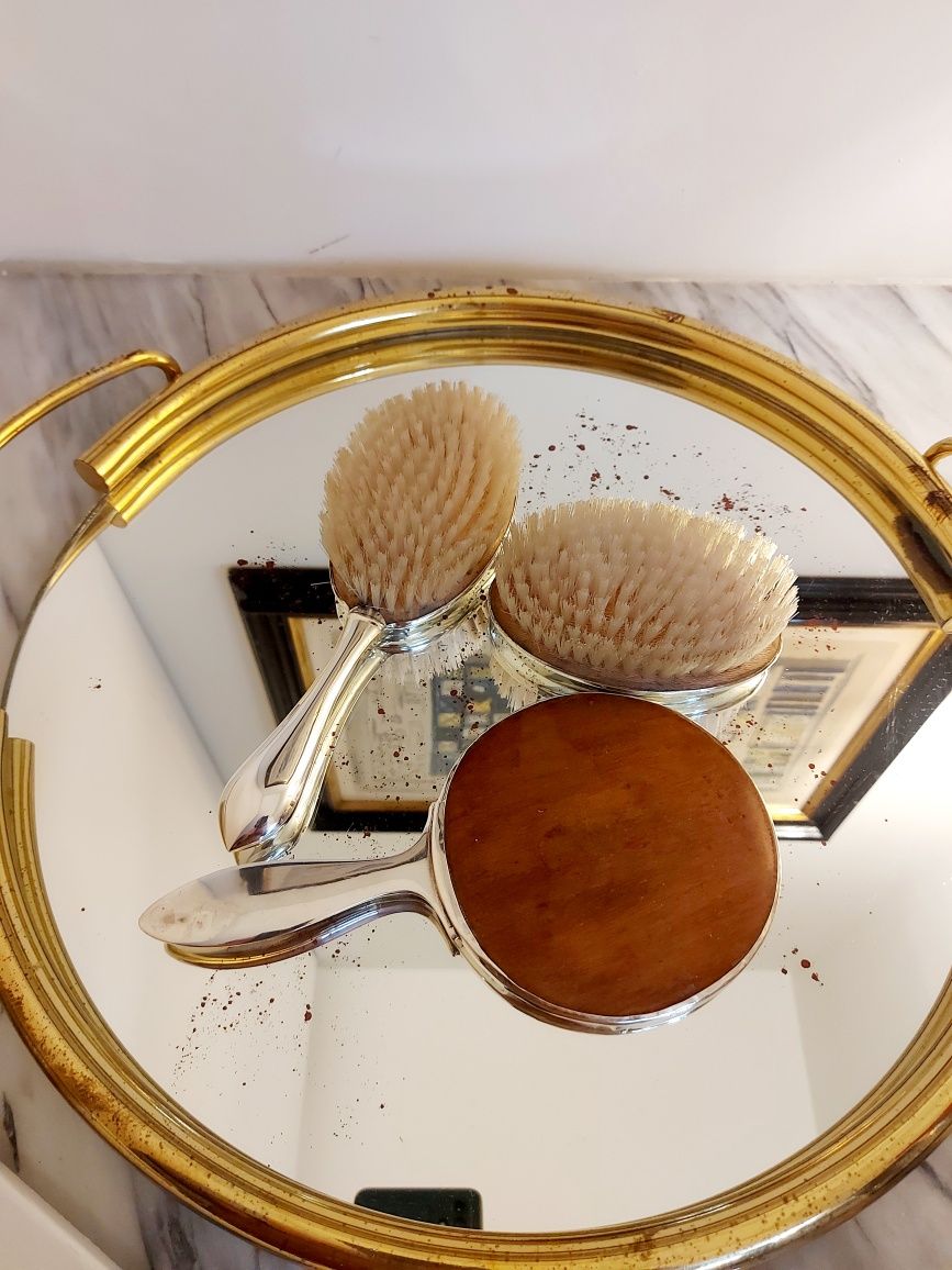 Conjunto de escovas e espelho. Prata portuguesa com contraste águia