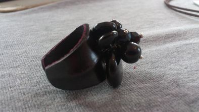 Эксклюзивное кожаное кольцо с натуральными камнями.