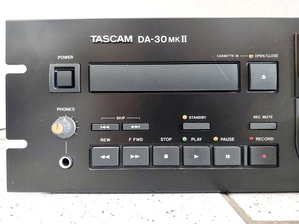 TASCAM DA-30 MK II Magnetofon DAT Recorder