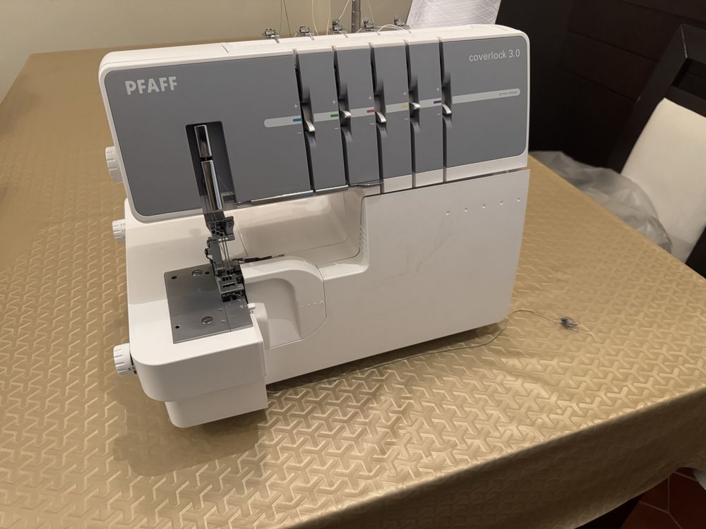 Maquina PFAFf coverlock 3.0