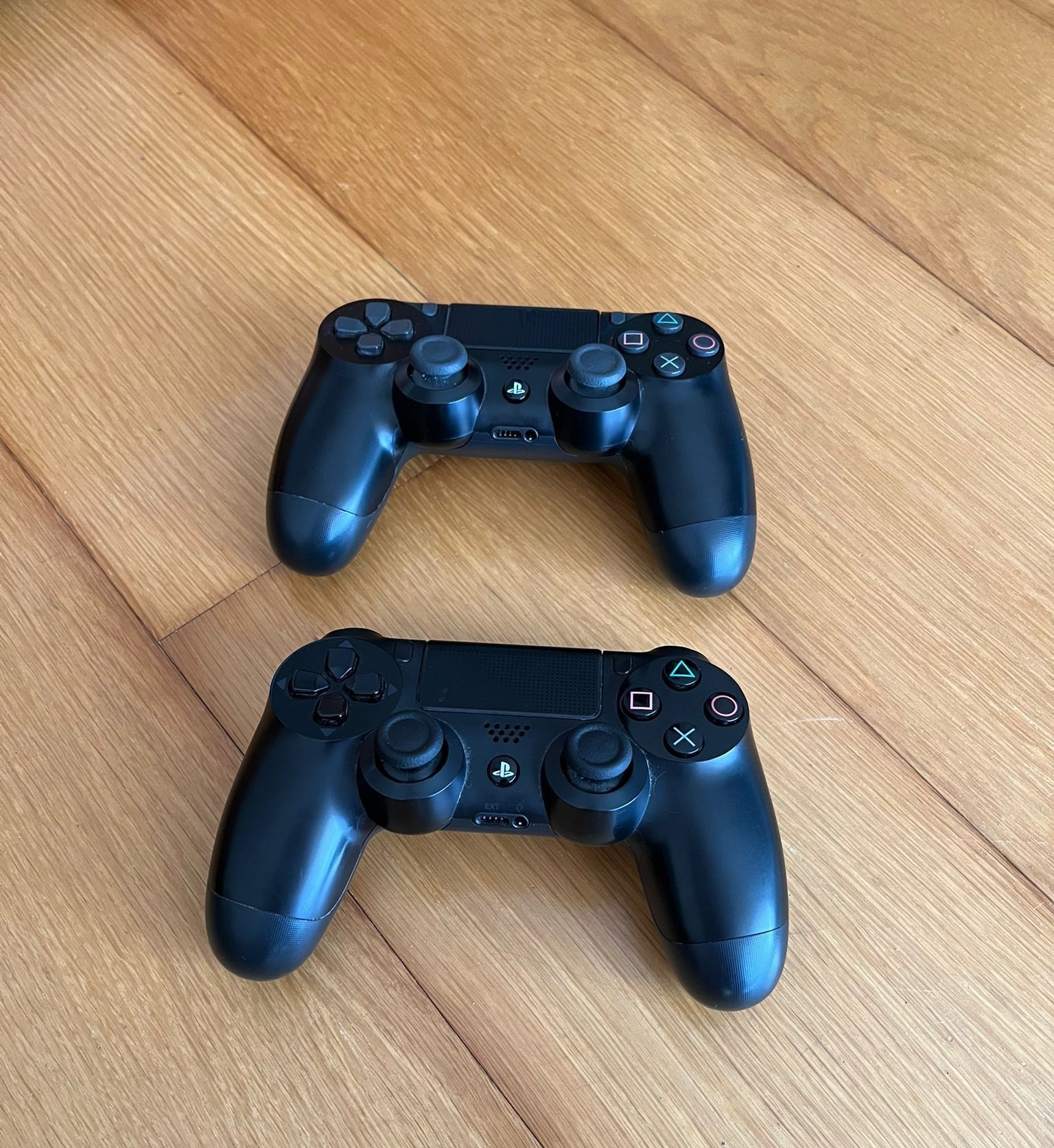 Playstation 4, 2 comandos, 4 jogos