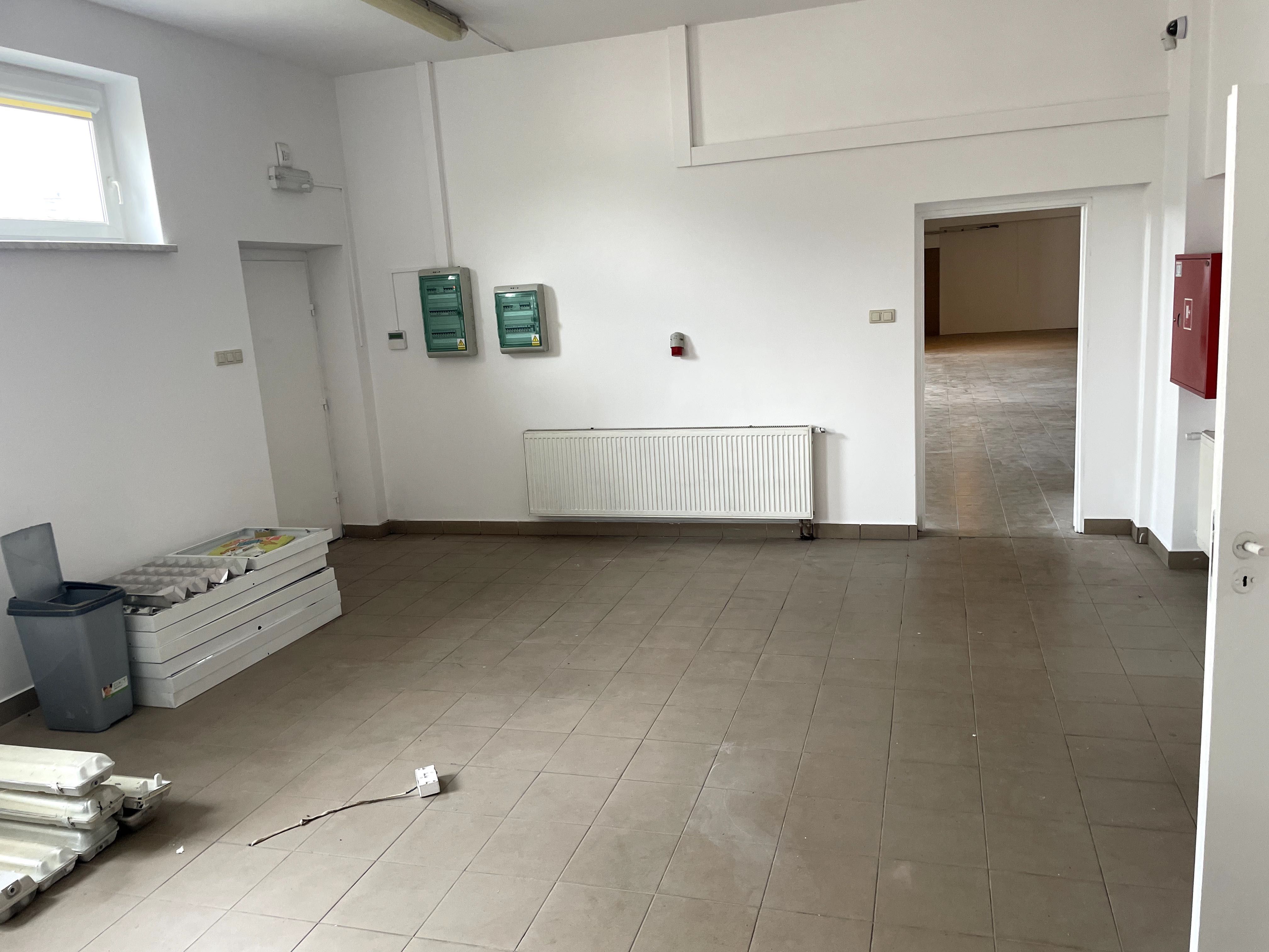 Lokal handlowo-usługowy w centrum Łasku - do wynajęcia - 500m kw
