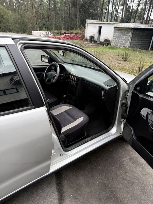 Seat ibiza 1.0  carro muito bom e economico