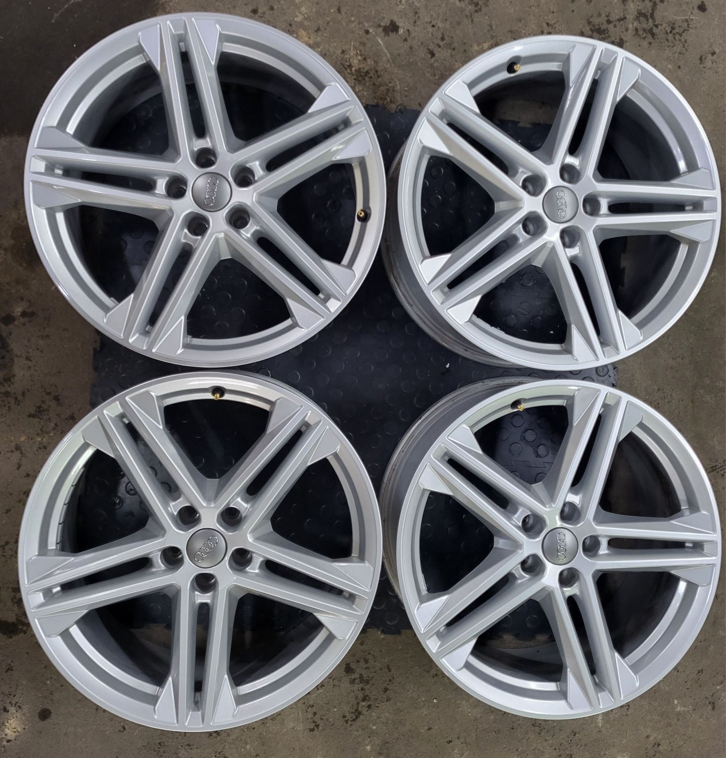 Felgi Aluminiowe 5x112 8jx20 ET 39 Audi Q7 Q5