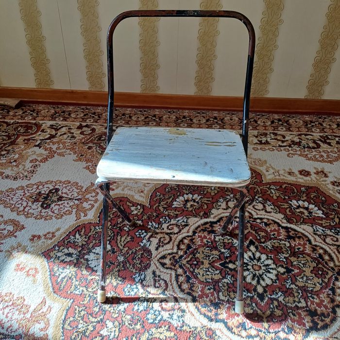 Продам стульчик складной.