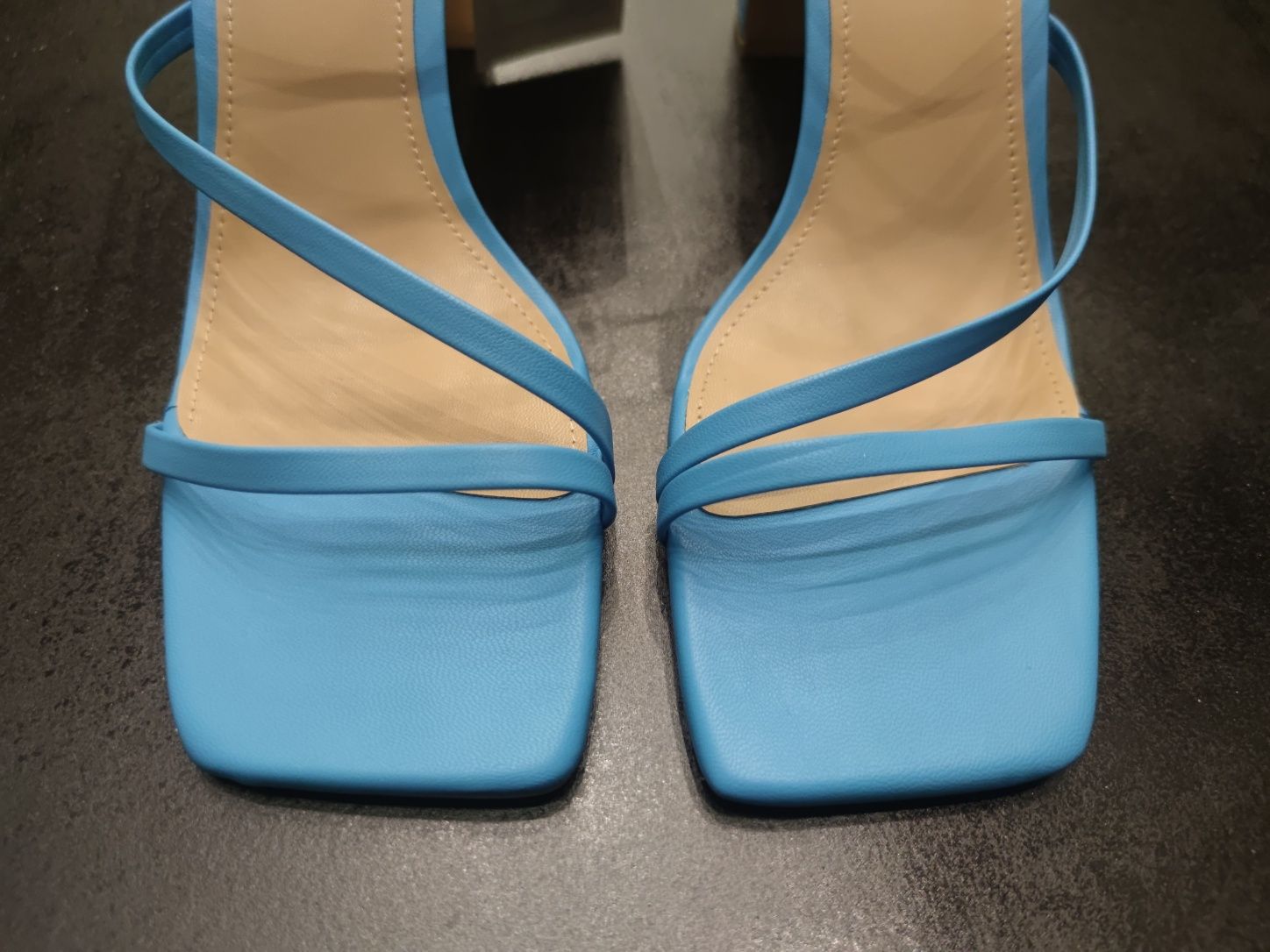 Sandały H&M w ślicznym niebieskim kolorze. WyprzedaneWsklepachIonline!