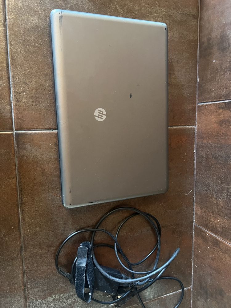 Portatil hp i3 com carregador beteria viciada esta bocado usado