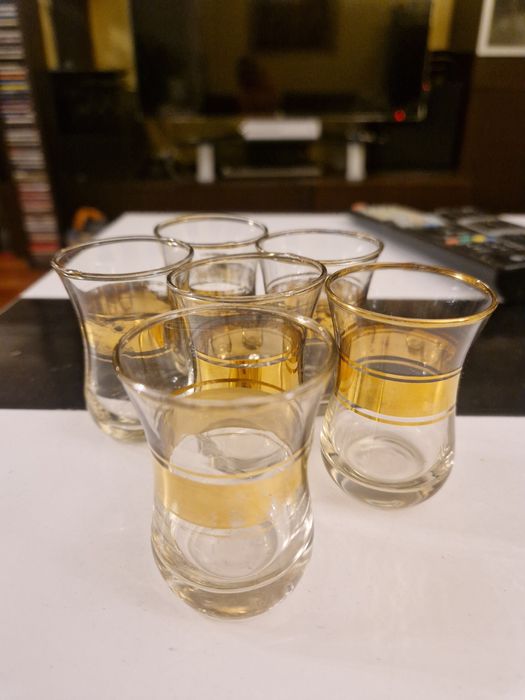 6 cudnych kieliszków ze złotą obwolutą PRL