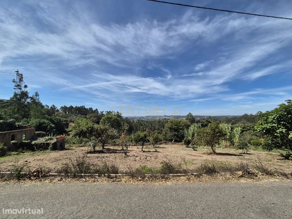 Ruinas com Terreno para Construção em Águeda, Freguesia de Trofa