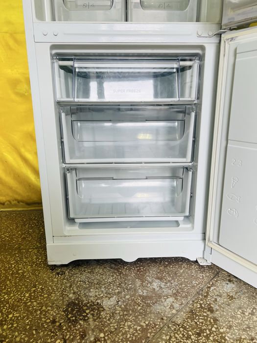 Двухкамерный холодильник Ariston RMBA1185