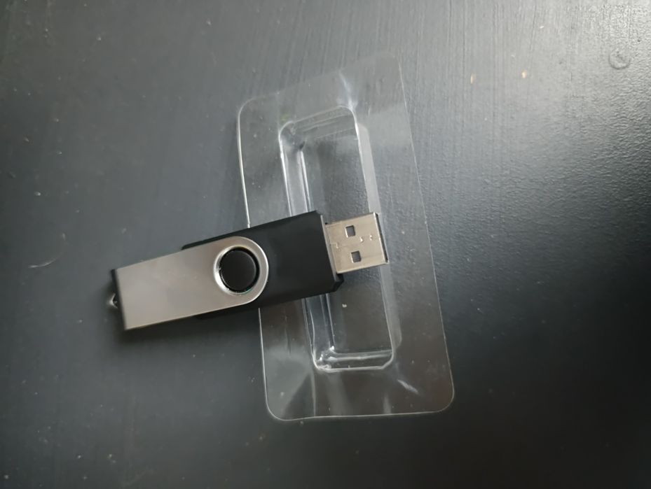 USB флешка на 16 GB