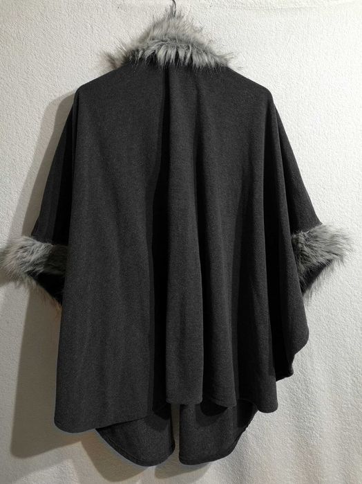 Poncho peleryna narzuta narzutka futerko okrycie damskie z futerkiem