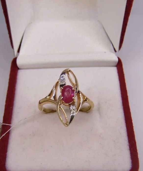 Золотое колечко с рубином