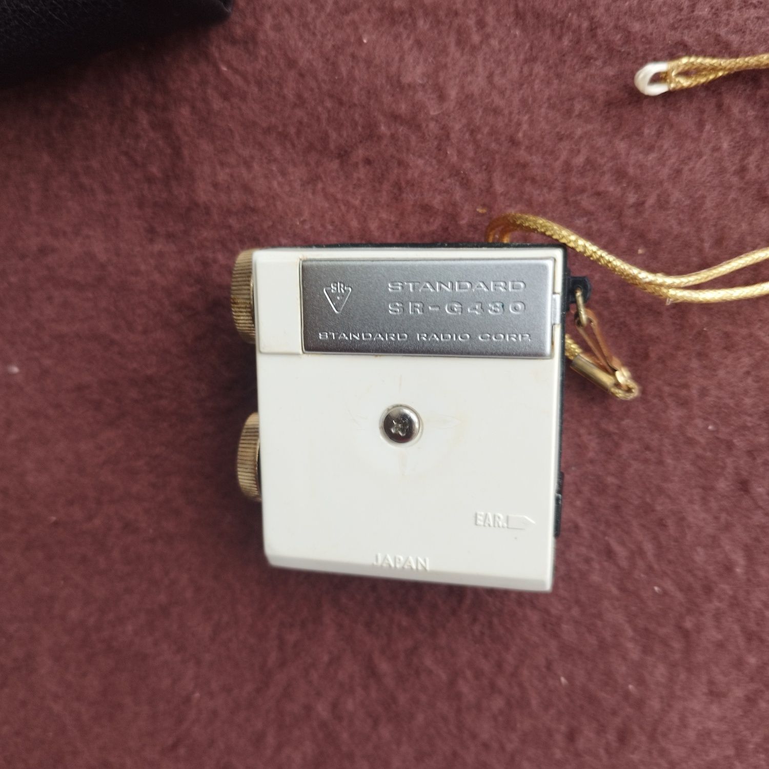 Rádio vintage muito pequeno Micronic Ruby
