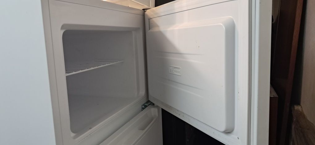 Frigorífico KUNF com garantia