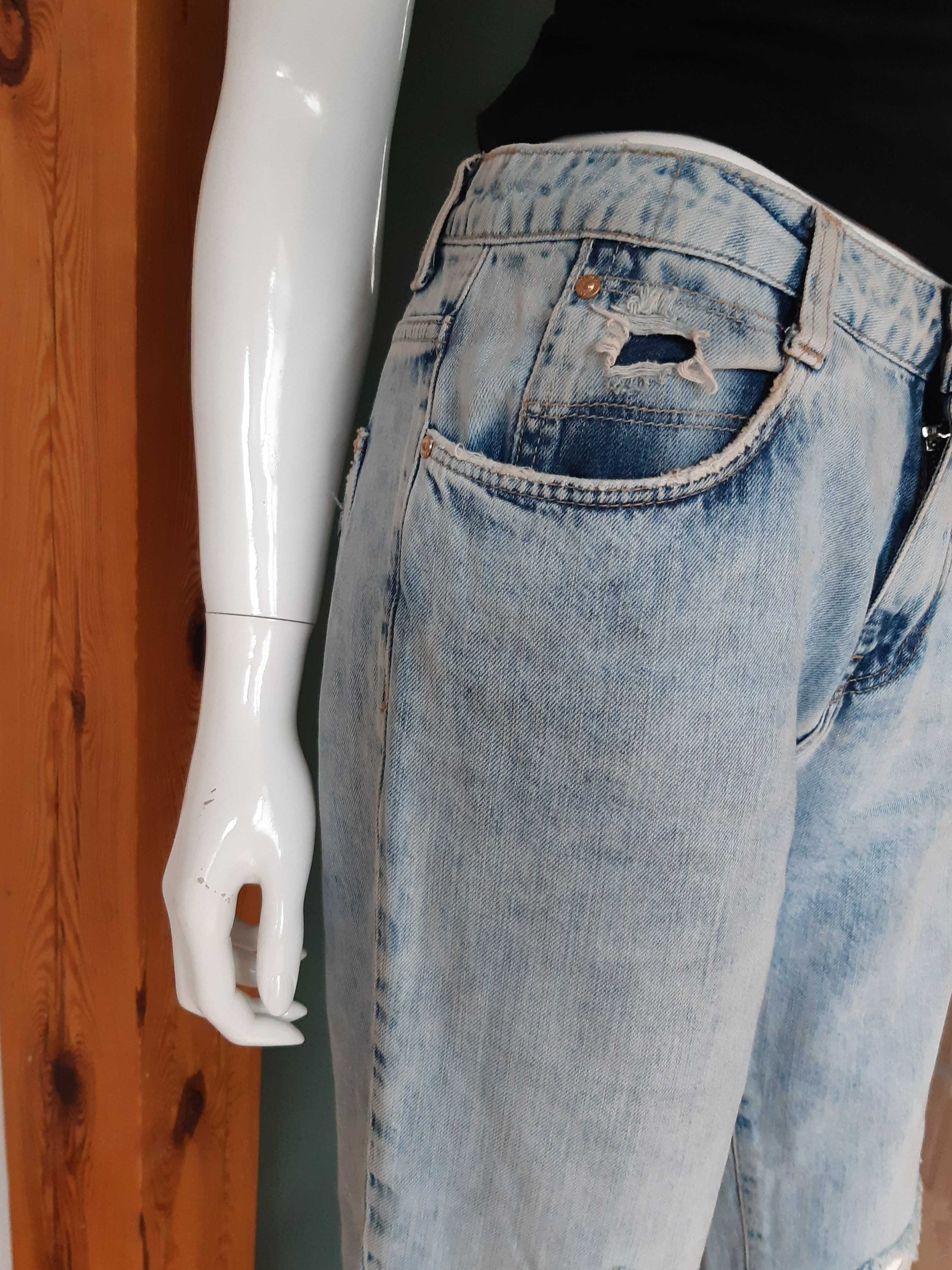 długie jasne jeansowe spodnie z dziurami luźne proste mom jeans ZARA M