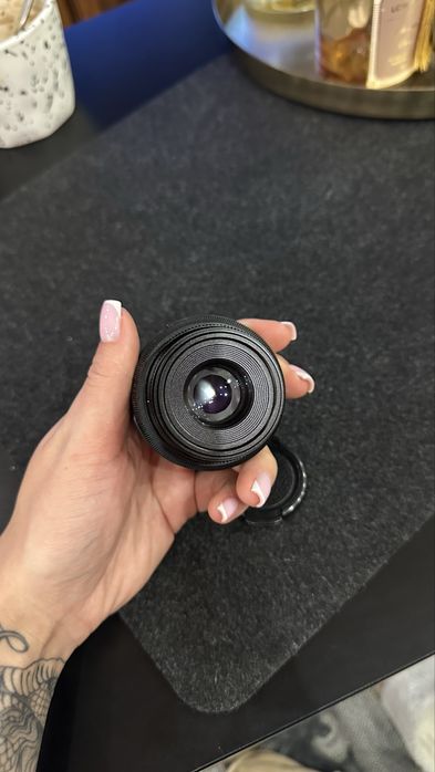 Продам мануальный обьектив sony a5000 35 mm