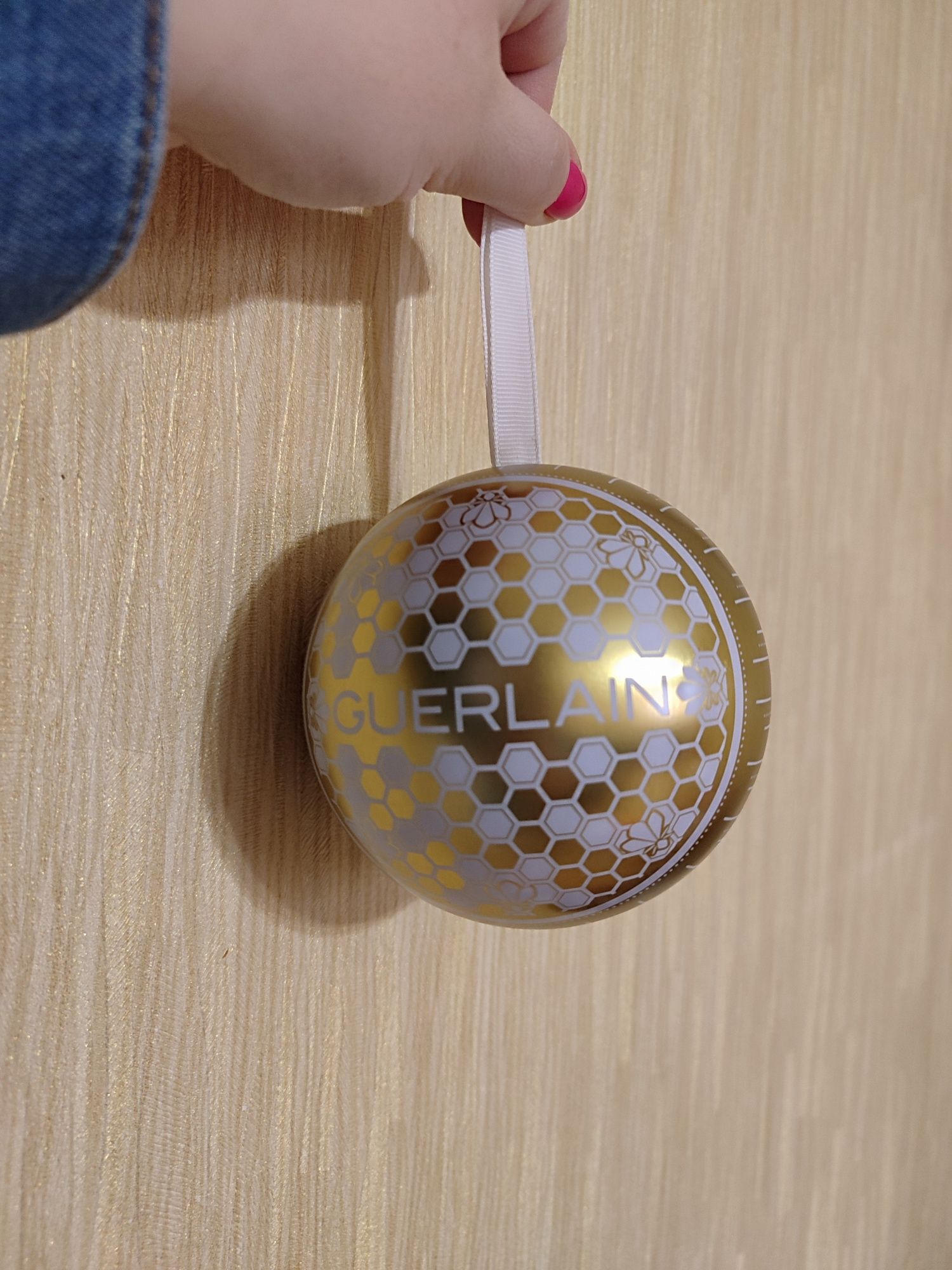 Новорічна кулька Guerlain