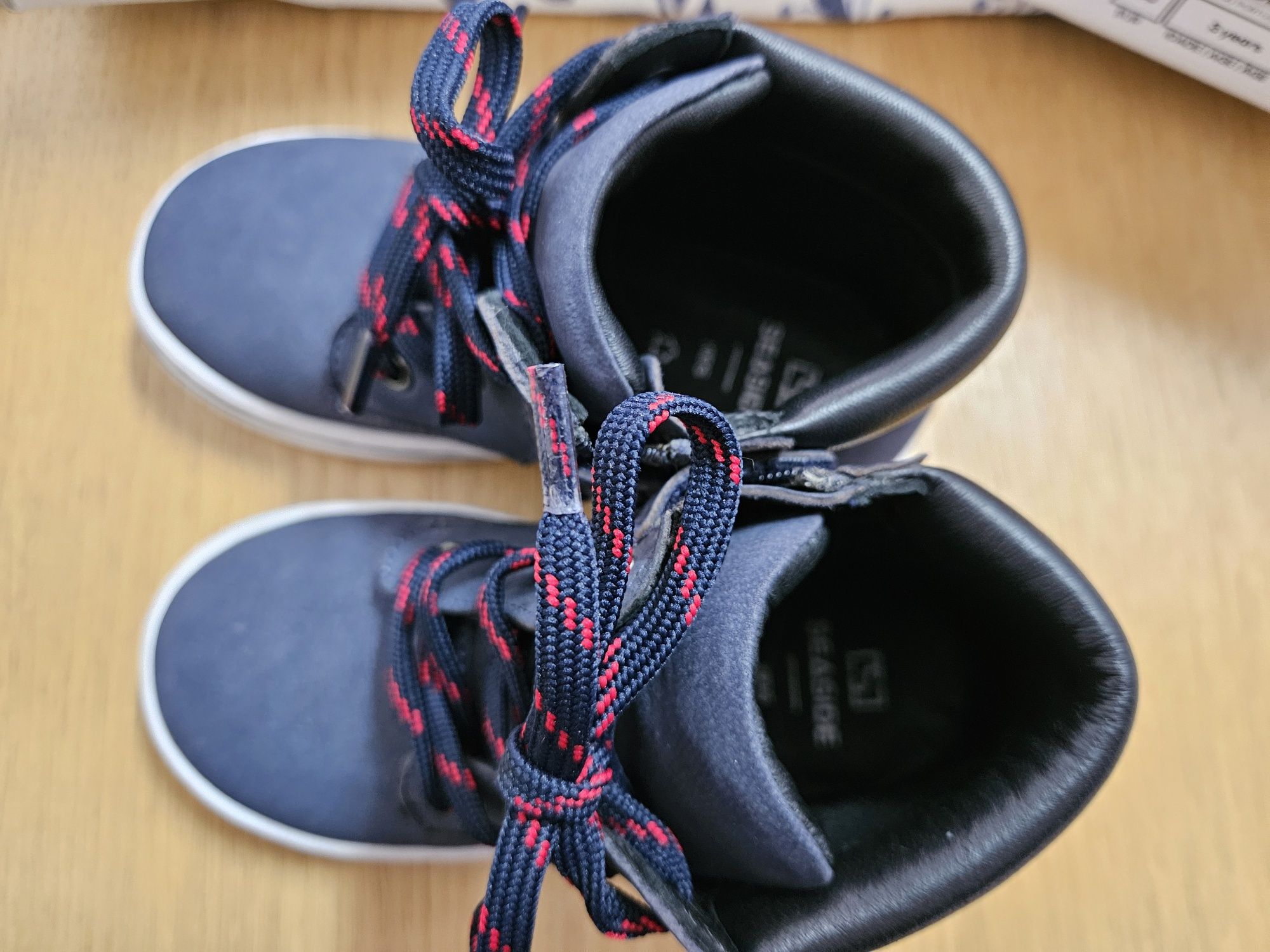 Sapatilhas bota criança T 25