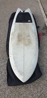 Prancha de surf fish 5.6 40l. €200/quilhas quad rob machado €125