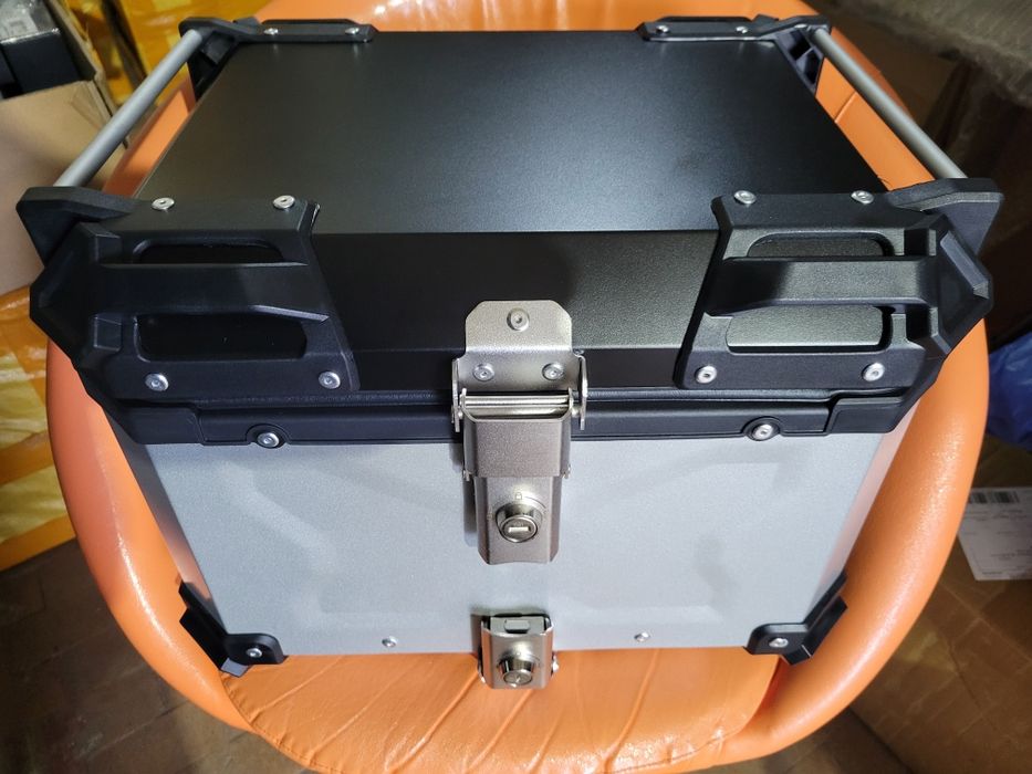 Кофр: Алюминиевый багажник для мотоцикла 45 литров