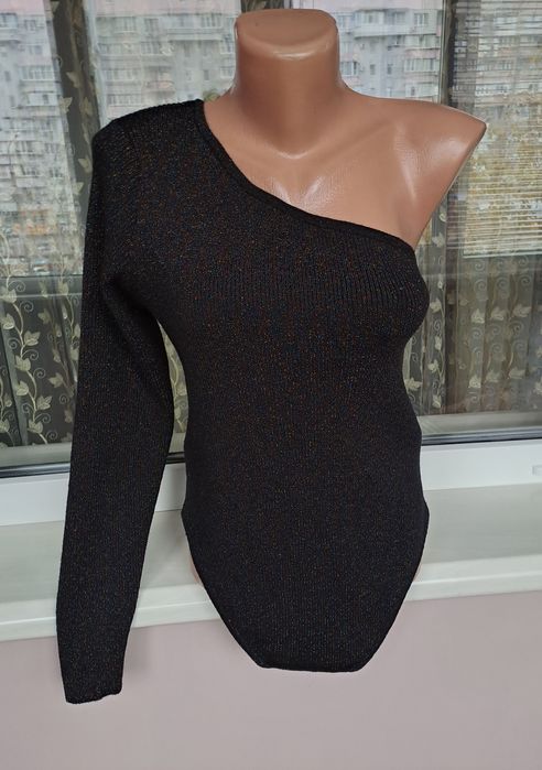 Нарядный теплый женский боди на одно плечо