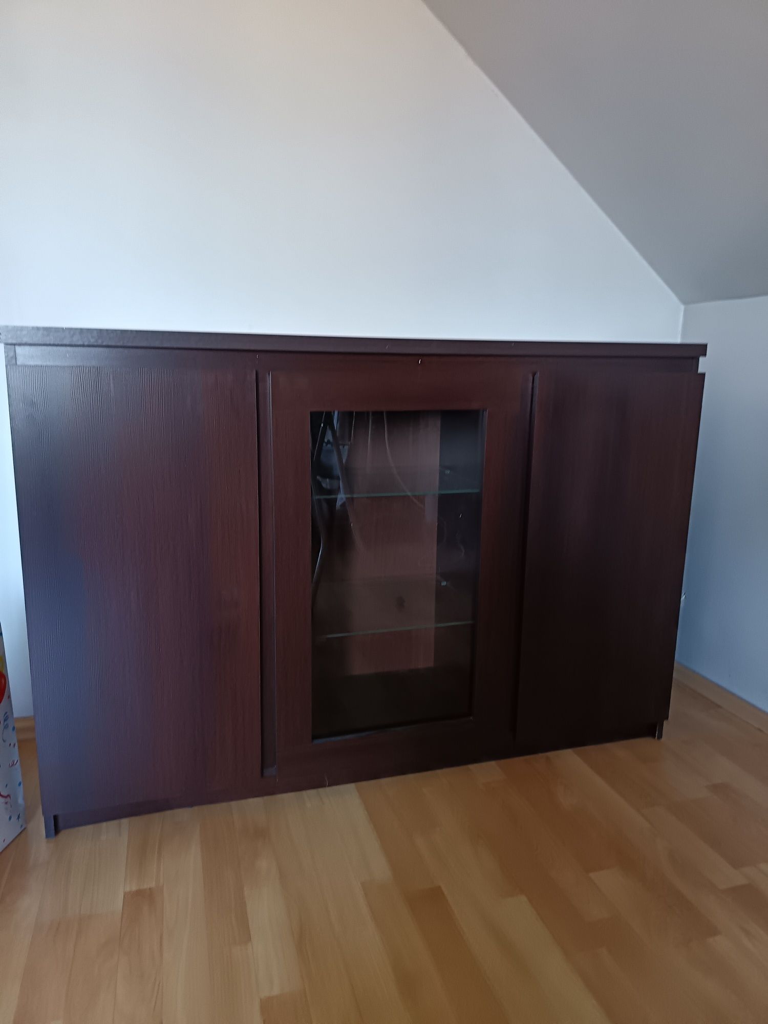 Komoda kolor wenge.