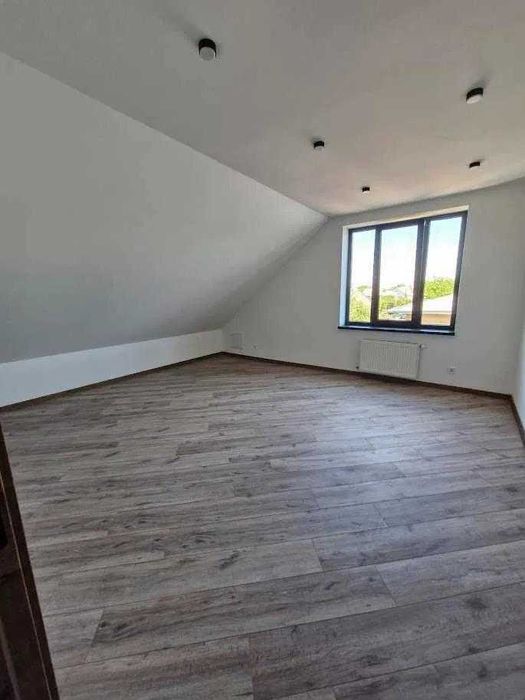 Продаж будинку на вул. Зубрицького