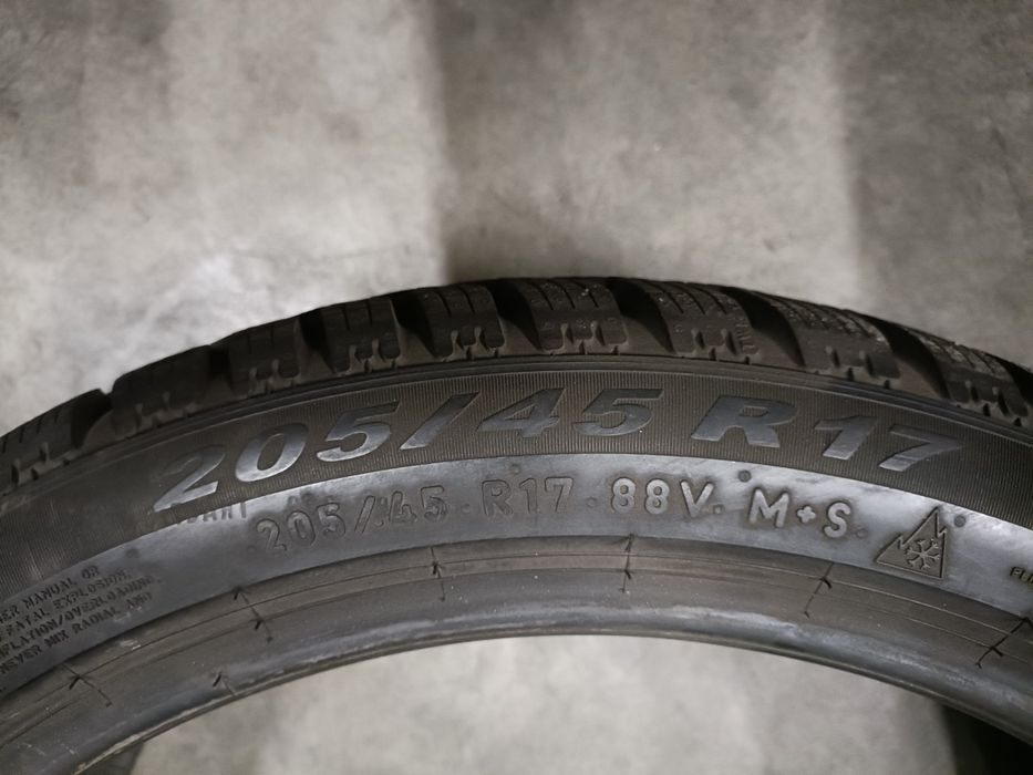 Opony zimowe Pirelli Cinturato Winter 2 205/45R17, DEMO 21r