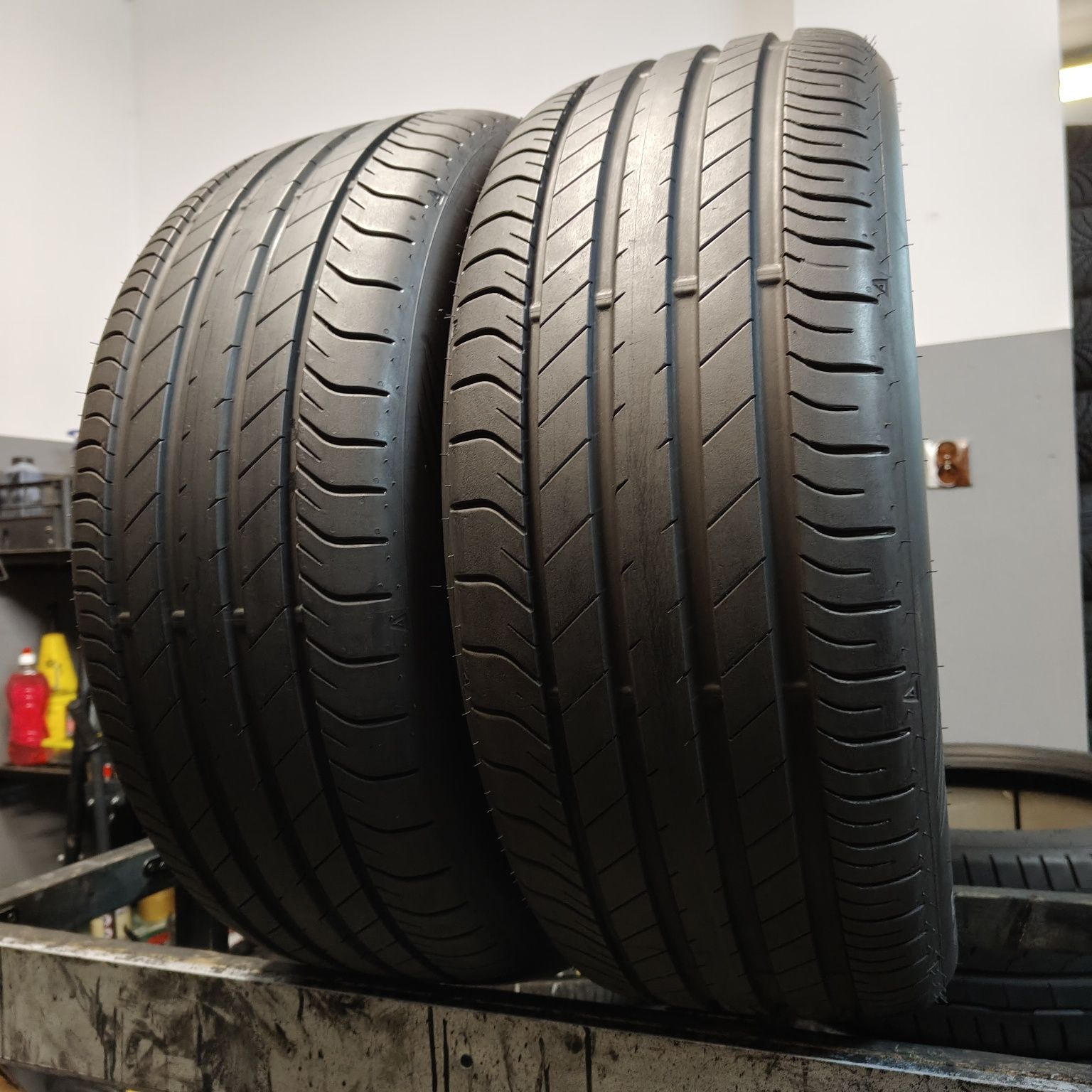 235/45/19 XL Sprzedam parę opon letnich Dunlop