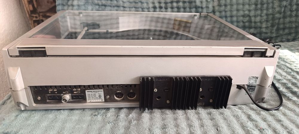 Tesla Gramorádio Dominant 1039 A – gramofon + radio retro