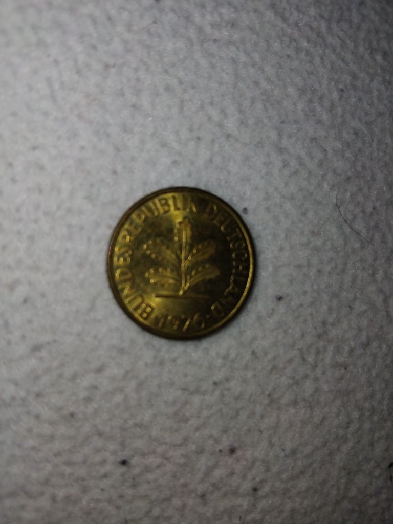 Moeda de 10 PFENNIG e uma moeda de 20