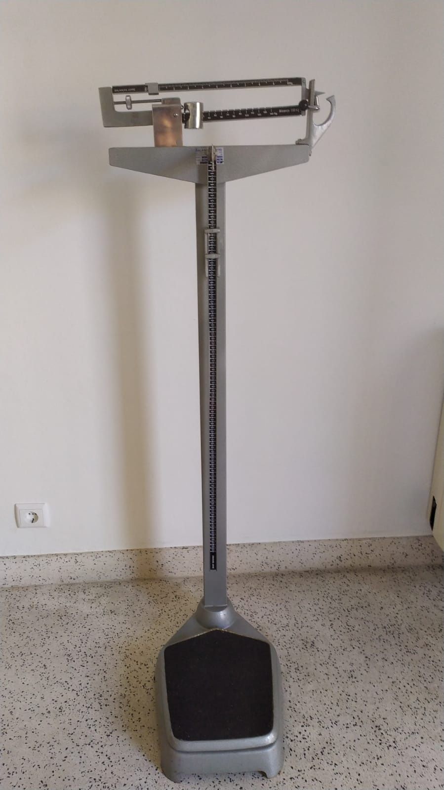 Vendo accesorios para consultório médico