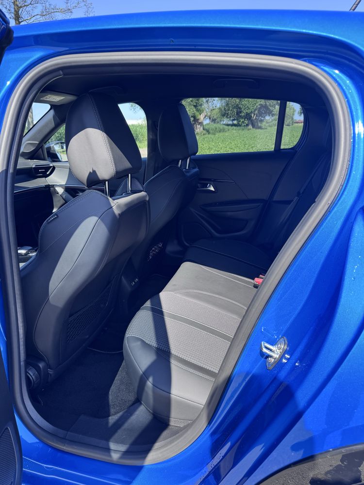 Peugeot e208. 2022r