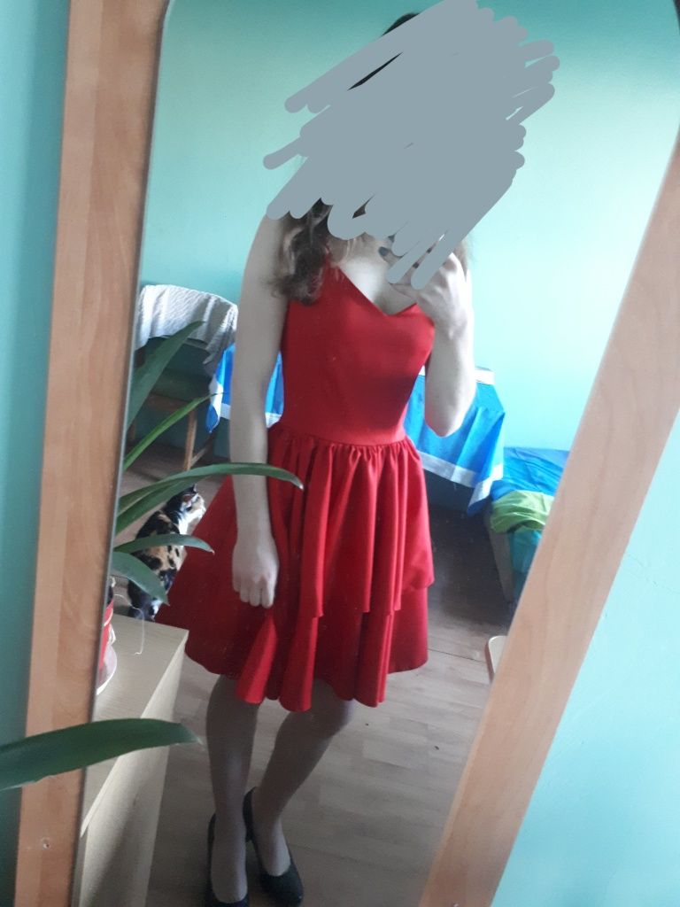 Sukienka czerwona talya