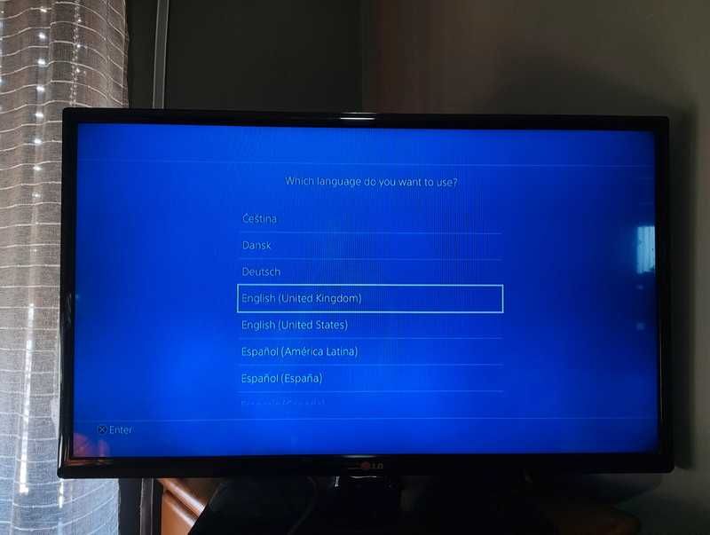 Playstation 4 (PS4) (1TB), como seminova (c/câmara, comandos e jogos)