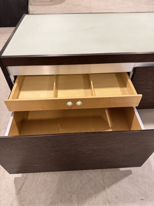 Móvel televisao Wengué e vidro fosco