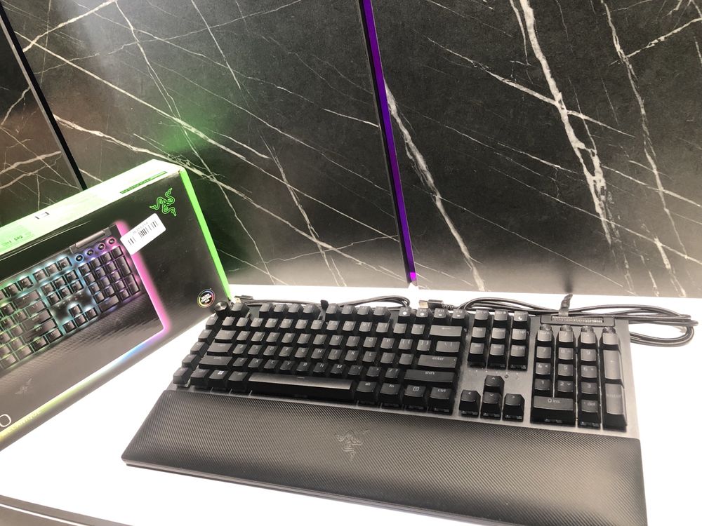 Клавіатура razer blackwidow v4 pro