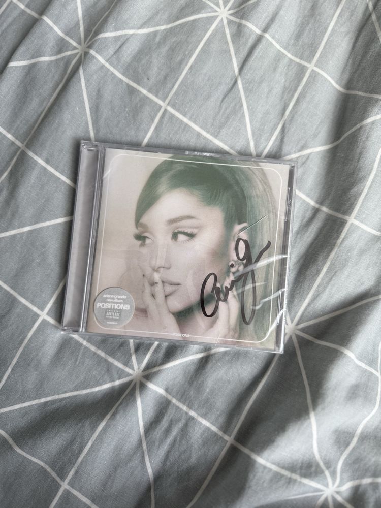 Ariana Grande Signed Full Signature Positions CD