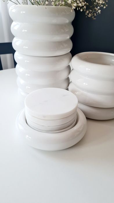 Marmurowe podkładki Westwing  białe, zestaw eleganckich podstawek